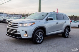 Used 2019  Toyota Highlander V6 FWD &lpar;Natl&rpar; at Auto Finance Center of Greer near Greer&comma; SC