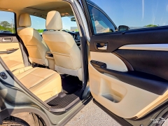 Used 2015  Toyota Highlander 4d SUV AWD XLE at Auto Finance Center of Greer near Greer&comma; SC