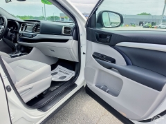 Used 2019  Toyota Highlander 4d SUV FWD LE at Auto Finance Center of Greer near Greer&comma; SC