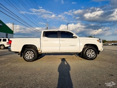 Used 2017  Toyota Tacoma Double Cab 5' Bed V6 4x2 AT &lpar;Natl&rpar; at Auto Finance Center of Greer near Greer&comma; SC