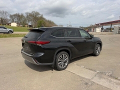 Used 2021  Toyota Highlander Platinum AWD at Dime Down by Frank Leta near Bridgeton&comma; MO