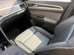 Used 2023  Volkswagen Atlas Cross Sport 2&period;0T SEL R-Line Black 4MOTION at Dime Down by Frank Leta near Bridgeton&comma; MO