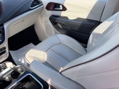 Used 2020  Chrysler Pacifica Limited FWD at Dime Down by Frank Leta near Bridgeton&comma; MO