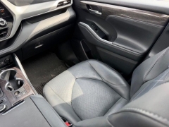 Used 2021  Toyota Highlander Platinum AWD at Dime Down by Frank Leta near Bridgeton&comma; MO