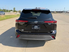 Used 2021  Toyota Highlander XLE AWD at Dime Down by Frank Leta near Bridgeton&comma; MO