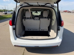 Used 2020  Chrysler Pacifica Limited FWD at Dime Down by Frank Leta near Bridgeton&comma; MO