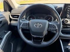 Used 2021  Toyota Highlander XLE AWD at Dime Down by Frank Leta near Bridgeton&comma; MO