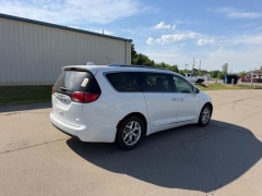 Used 2020  Chrysler Pacifica Limited FWD at Dime Down by Frank Leta near Bridgeton&comma; MO