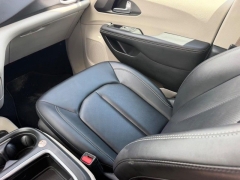 Used 2024  Chrysler Pacifica Touring L FWD at Dime Down by Frank Leta near Bridgeton&comma; MO