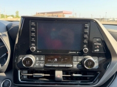 Used 2021  Toyota Highlander XLE AWD at Dime Down by Frank Leta near Bridgeton&comma; MO