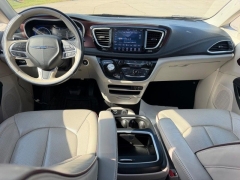 Used 2020  Chrysler Pacifica Limited FWD at Dime Down by Frank Leta near Bridgeton&comma; MO