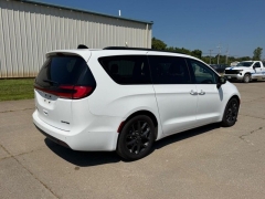 Used 2025  Chrysler Pacifica Limited FWD at Dime Down by Frank Leta near Bridgeton&comma; MO