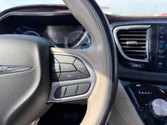 Used 2020  Chrysler Pacifica Limited FWD at Dime Down by Frank Leta near Bridgeton&comma; MO