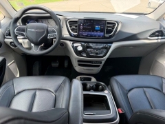 Used 2024  Chrysler Pacifica Touring L FWD at Dime Down by Frank Leta near Bridgeton&comma; MO