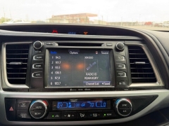 Used 2019  Toyota Highlander XLE V6 FWD &lpar;Natl&rpar; at Dime Down by Frank Leta near Bridgeton&comma; MO