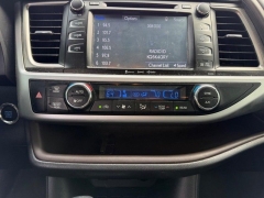 Used 2019  Toyota Highlander XLE V6 FWD &lpar;Natl&rpar; at Dime Down by Frank Leta near Bridgeton&comma; MO