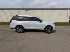 Used 2025  Ford Expedition Platinum 4x4 at Dime Down by Frank Leta near Bridgeton&comma; MO