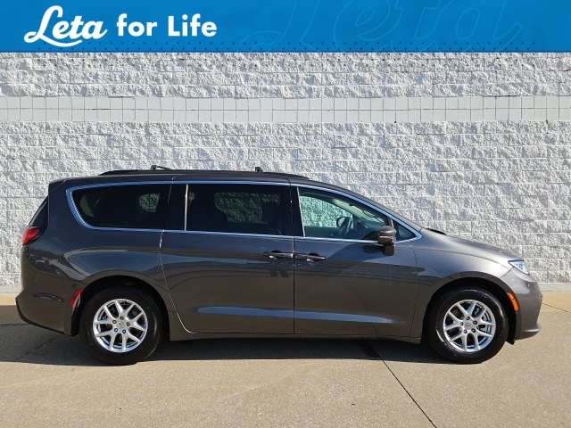 Used 2022  Chrysler Pacifica Touring L FWD at Dime Down by Frank Leta near Bridgeton, MO