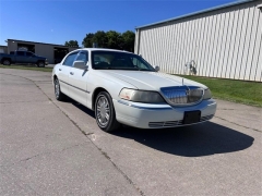 2006 Lincoln Town Car 4d Sedan Designer at Dime Down by Frank Leta near Bridgeton, MO