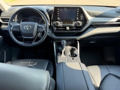 Used 2021  Toyota Highlander XLE AWD at Dime Down by Frank Leta near Bridgeton&comma; MO