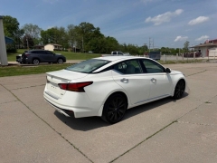 Used 2019  Nissan Altima 4d Sedan AWD 2&period;5L Platinum at Dime Down by Frank Leta near Bridgeton&comma; MO