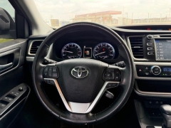 Used 2019  Toyota Highlander XLE V6 FWD &lpar;Natl&rpar; at Dime Down by Frank Leta near Bridgeton&comma; MO