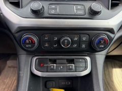 Used 2022  GMC Acadia FWD 4dr SLE at Dime Down by Frank Leta near Bridgeton&comma; MO