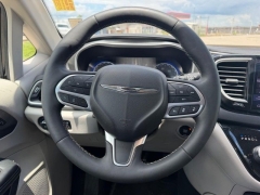 Used 2024  Chrysler Pacifica Touring L FWD at Dime Down by Frank Leta near Bridgeton&comma; MO