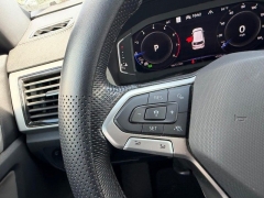 Used 2023  Volkswagen Atlas Cross Sport 2&period;0T SEL R-Line Black 4MOTION at Dime Down by Frank Leta near Bridgeton&comma; MO