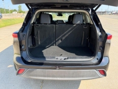 Used 2021  Toyota Highlander XLE AWD at Dime Down by Frank Leta near Bridgeton&comma; MO