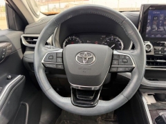 Used 2021  Toyota Highlander Platinum AWD at Dime Down by Frank Leta near Bridgeton&comma; MO