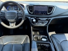 Used 2025  Chrysler Pacifica Limited FWD at Dime Down by Frank Leta near Bridgeton&comma; MO