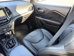 Used 2019  Jeep Cherokee 4d SUV 4WD Overland 3&period;2L at Dime Down by Frank Leta near Bridgeton&comma; MO