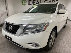  2015 Nissan Pathfinder 4d SUV 4WD Platinum at Ideal Cars Llc near Mesa&comma; AZ