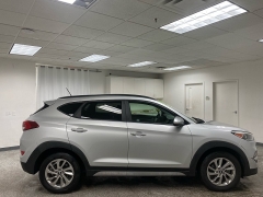 Used 2017  Hyundai Tucson 4d SUV AWD SE at Ideal Cars Llc near Mesa&comma; AZ