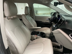 Used 2019  Chrysler Pacifica Hybrid 4d Wagon Touring L at Ideal Cars Llc near Mesa, AZ