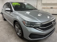 Used 2022  Volkswagen Jetta SE Auto at Ideal Cars Llc near Mesa&comma; AZ