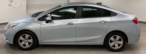 Used 2017  Chevrolet Cruze 4d Sedan LS Auto at Ideal Cars Llc near Mesa&comma; AZ