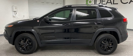 Used 2017  Jeep Cherokee 4d SUV 4WD Trailhawk V6 at Ideal Cars Llc near Mesa&comma; AZ