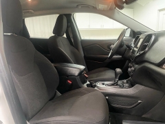 Used 2021  Jeep Cherokee Latitude 4x4 at Ideal Cars Llc near Mesa&comma; AZ