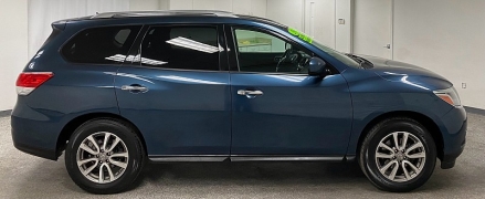 Used 2015  Nissan Pathfinder 4d SUV 4WD SV at Ideal Cars Llc near Mesa&comma; AZ