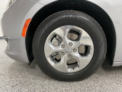 Used 2019  Chrysler Pacifica Hybrid 4d Wagon Touring L at Ideal Cars Llc near Mesa, AZ