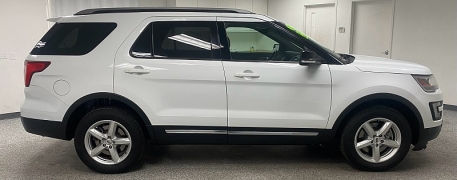 Used 2017  Ford Explorer 4d SUV 4WD XLT at Ideal Cars Llc near Mesa&comma; AZ