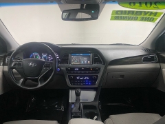Used 2016  Hyundai Sonata Hybrid 4d Sedan Limited at Ideal Cars Llc near Mesa&comma; AZ