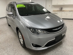 Used 2019  Chrysler Pacifica Hybrid 4d Wagon Touring L at Ideal Cars Llc near Mesa, AZ