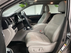 Used 2016  Toyota Highlander 4d SUV AWD Limited Platinum at Ideal Cars Llc near Mesa&comma; AZ