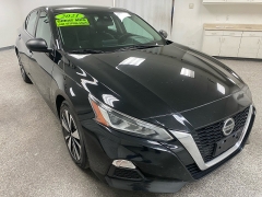 Used 2021  Nissan Altima 2&period;5 SV Sedan at Ideal Cars Llc near Mesa&comma; AZ