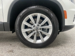 Used 2018  Volkswagen Tiguan Limited 4d SUV 4Motion at Ideal Cars Llc near Mesa&comma; AZ