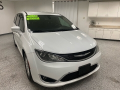 Used 2020 Chrysler Pacifica 4d Wagon Touring at Ideal Cars Llc near Mesa, AZ