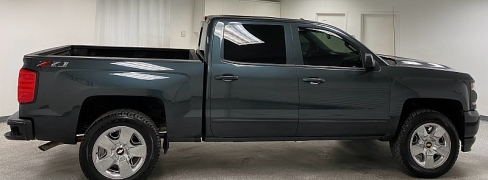 Used 2018  Chevrolet Silverado 1500 4WD Crew Cab LT Z71 at Ideal Cars Llc near Mesa&comma; AZ